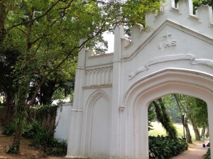 Porte gothique du cimetière
