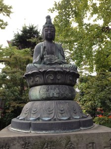 Jolie statue de bronze