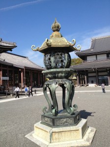 Superbe lanterne de bronze