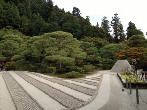 Son jardin sec avec le Mont Fuji
