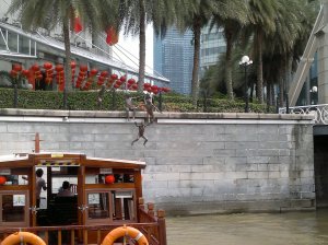 Sculpture devant le Fullerton