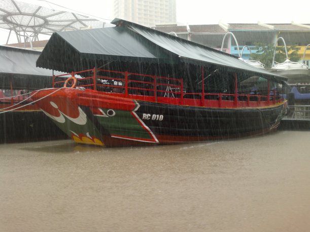 La pluie arrose le bumboat !