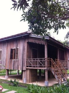 Une petite maison Khmer pour moi au Cambodge ...